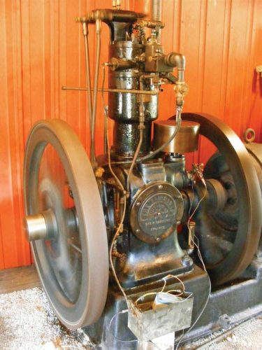 1902 8 HP Bates & Edmonds Engine